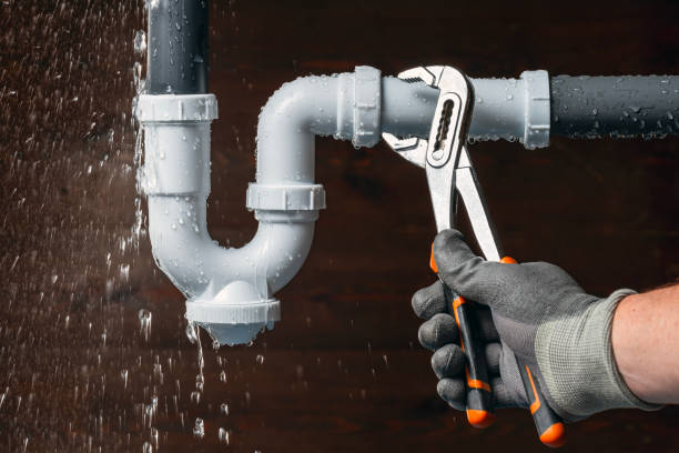 Professional Emergency Plumber technician working in Bethany, CT